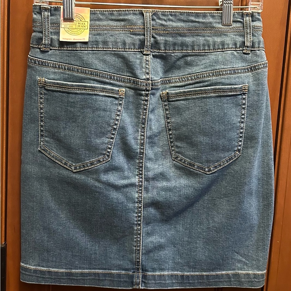 Wax Jeans Button Front Med. Wash Denim Skirt NWT-Size M💙 - Picture 2 of 2